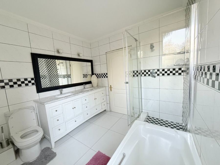 5 Bedroom Property for Sale in Centurion Golf Estate Gauteng