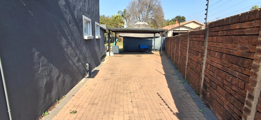 6 Bedroom Property for Sale in Garsfontein Gauteng