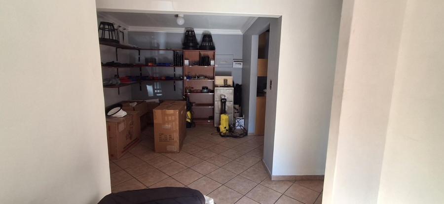 6 Bedroom Property for Sale in Garsfontein Gauteng