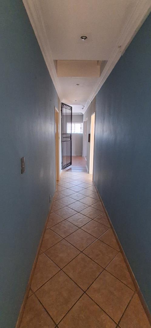 6 Bedroom Property for Sale in Garsfontein Gauteng