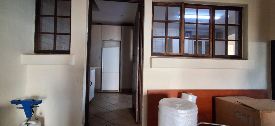 6 Bedroom Property for Sale in Garsfontein Gauteng