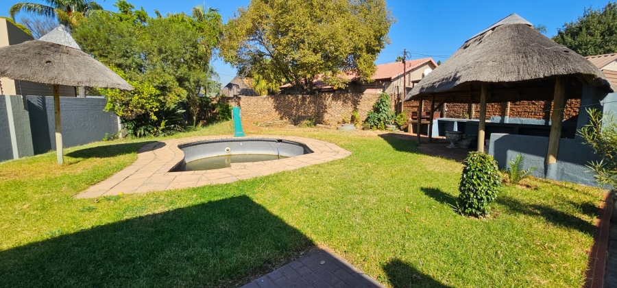 6 Bedroom Property for Sale in Garsfontein Gauteng