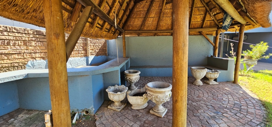 6 Bedroom Property for Sale in Garsfontein Gauteng