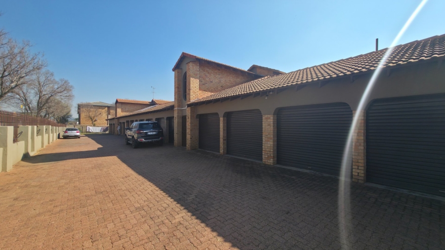3 Bedroom Property for Sale in New Redruth Gauteng