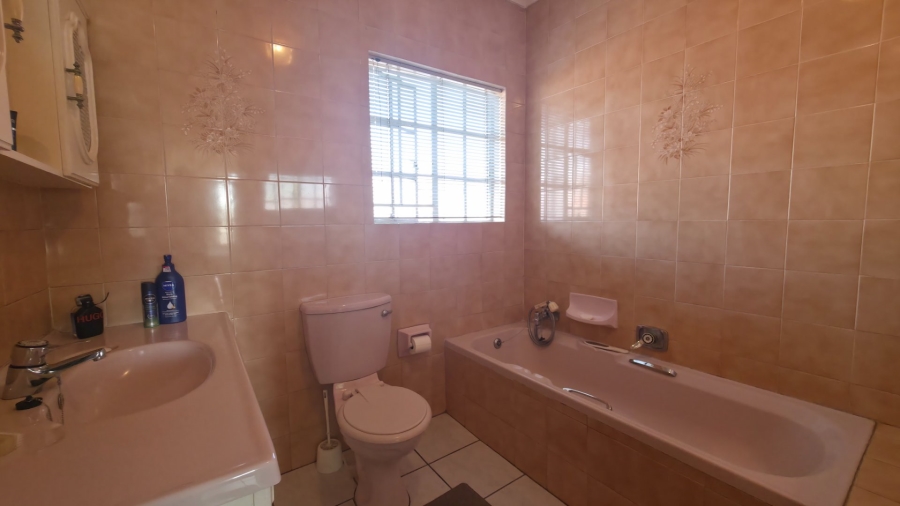 3 Bedroom Property for Sale in New Redruth Gauteng