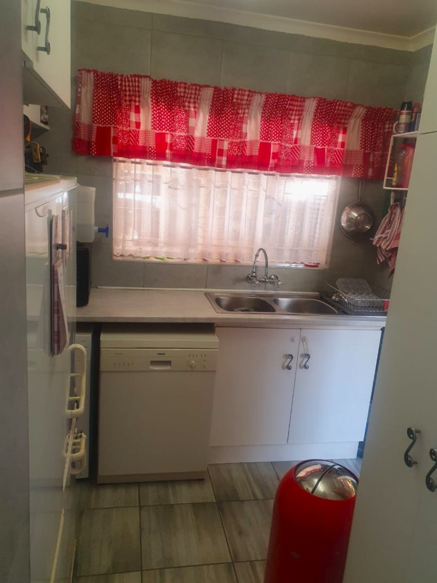 2 Bedroom Property for Sale in Eldoraigne Gauteng