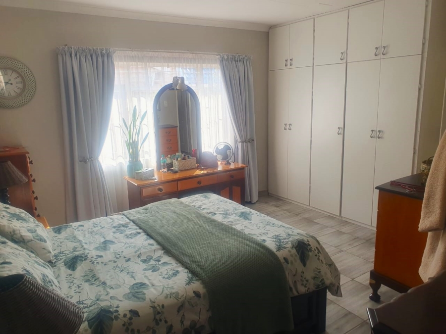 2 Bedroom Property for Sale in Eldoraigne Gauteng