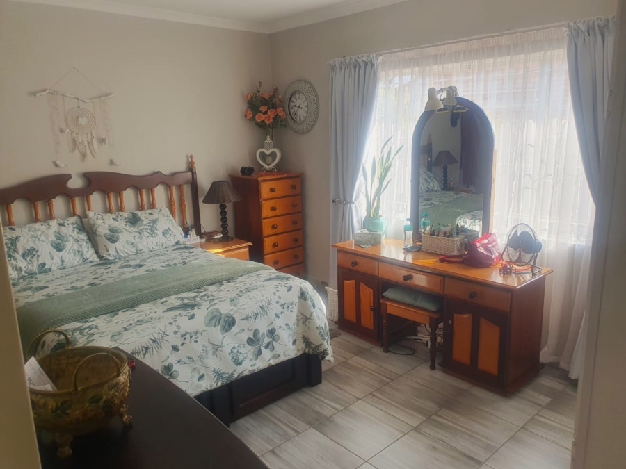 2 Bedroom Property for Sale in Eldoraigne Gauteng