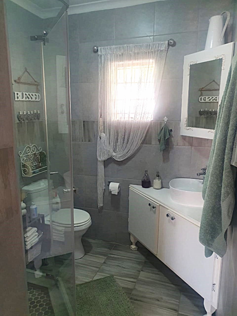 2 Bedroom Property for Sale in Eldoraigne Gauteng