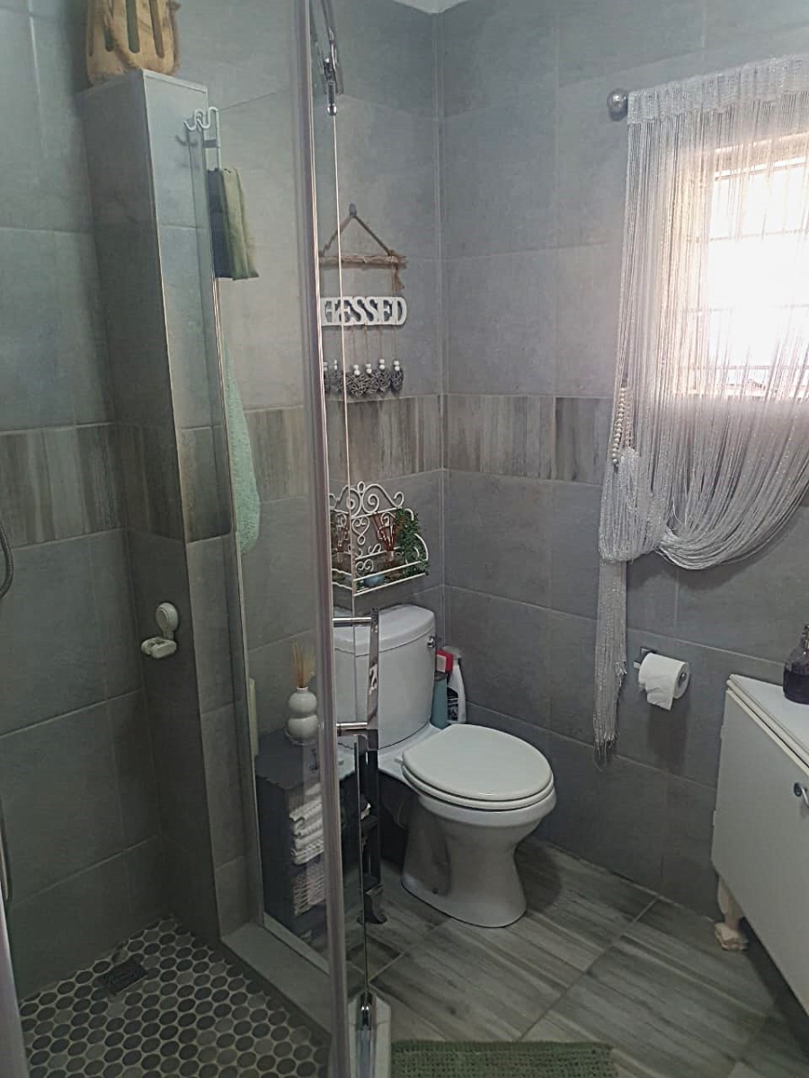 2 Bedroom Property for Sale in Eldoraigne Gauteng