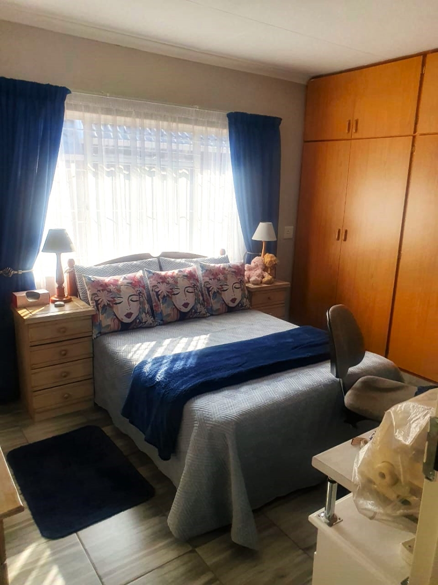 2 Bedroom Property for Sale in Eldoraigne Gauteng