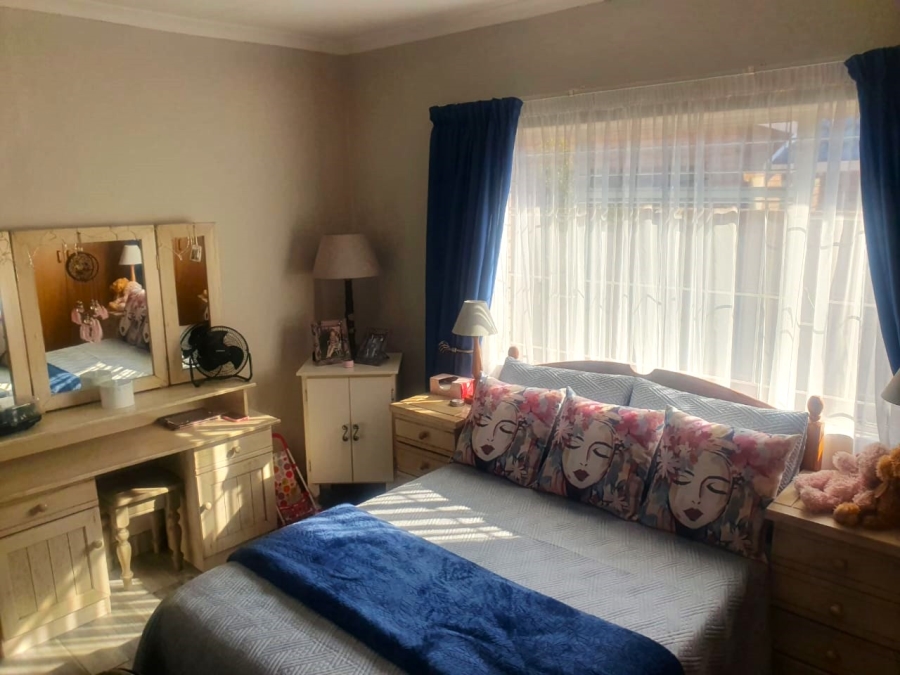 2 Bedroom Property for Sale in Eldoraigne Gauteng