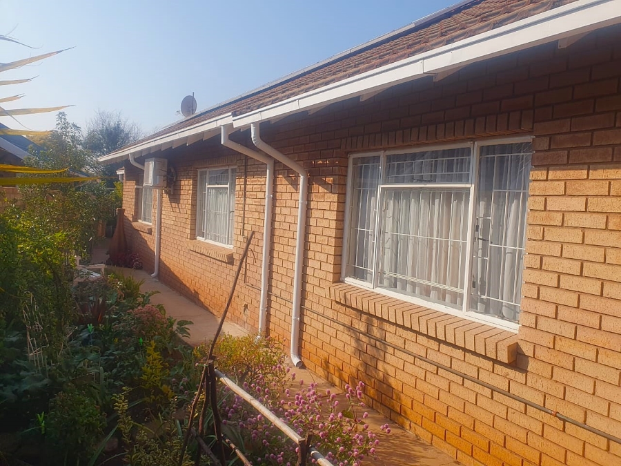 2 Bedroom Property for Sale in Eldoraigne Gauteng