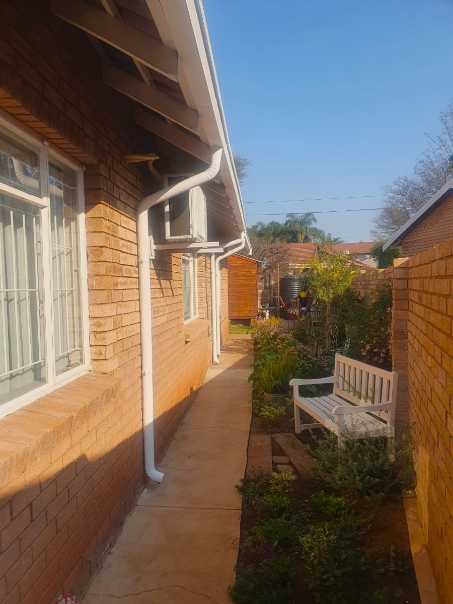 2 Bedroom Property for Sale in Eldoraigne Gauteng