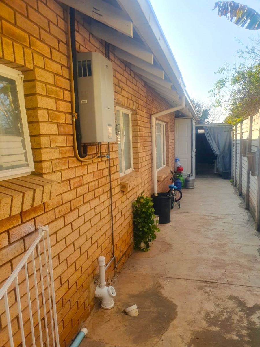2 Bedroom Property for Sale in Eldoraigne Gauteng