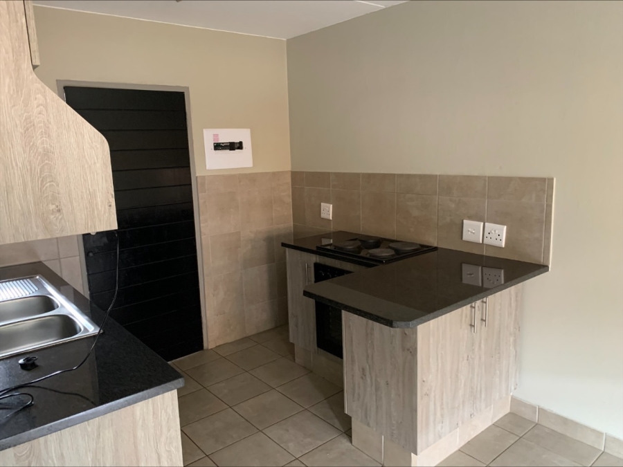 2 Bedroom Property for Sale in Heuweloord Gauteng