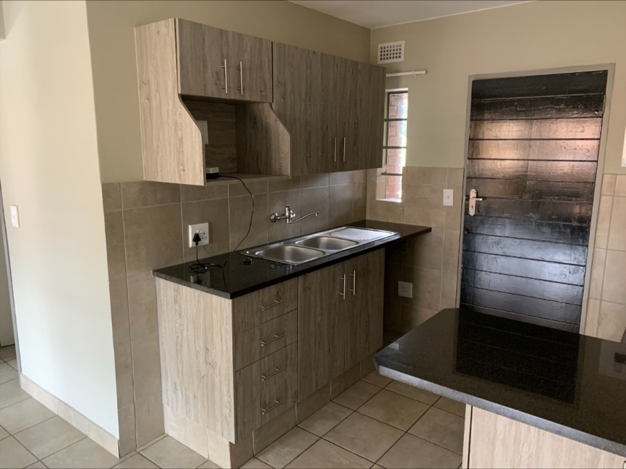 2 Bedroom Property for Sale in Heuweloord Gauteng