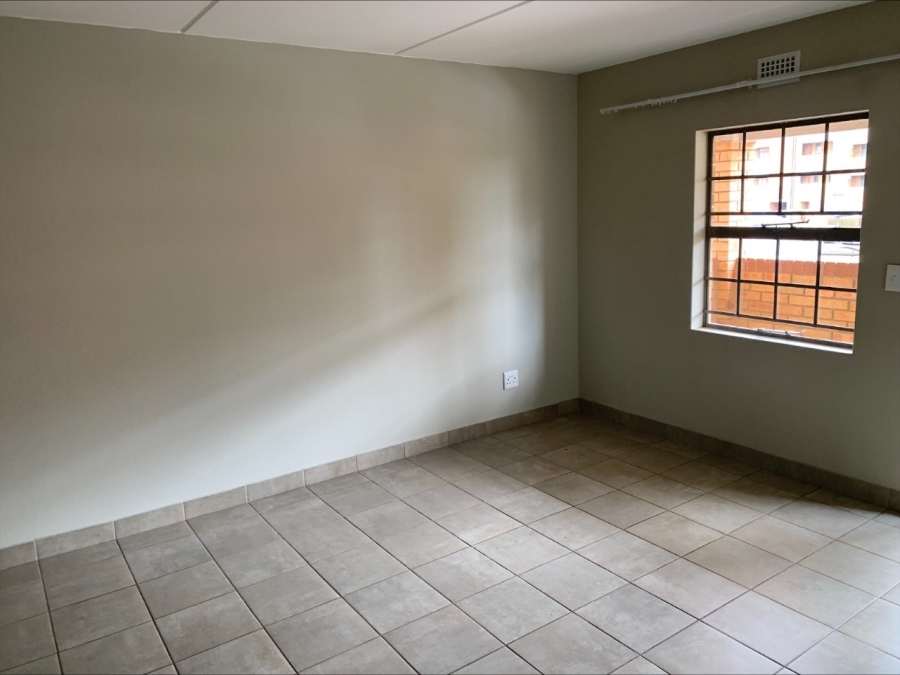 2 Bedroom Property for Sale in Heuweloord Gauteng