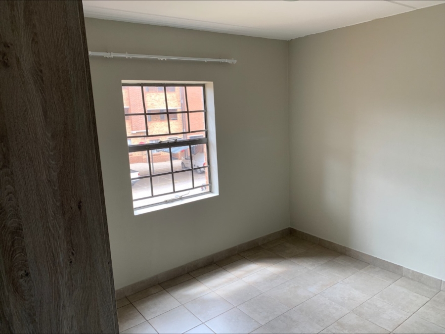 2 Bedroom Property for Sale in Heuweloord Gauteng