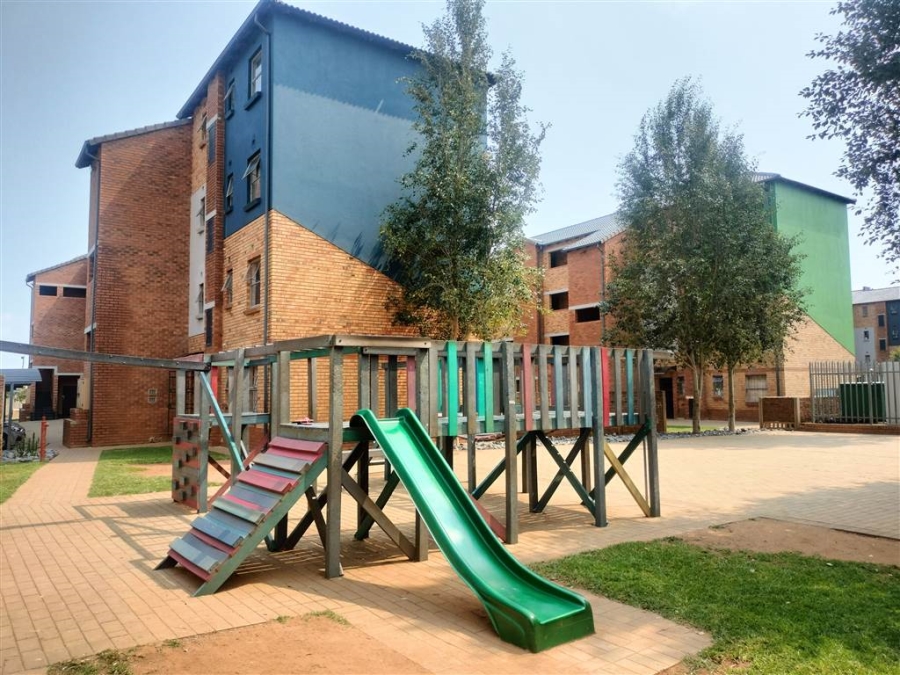 2 Bedroom Property for Sale in Heuweloord Gauteng