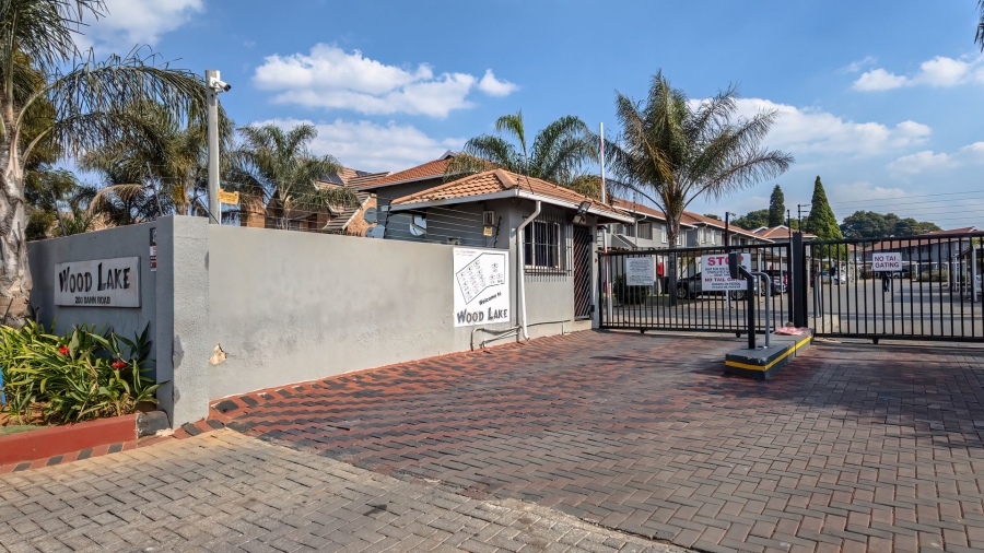2 Bedroom Property for Sale in Glen Marais Gauteng