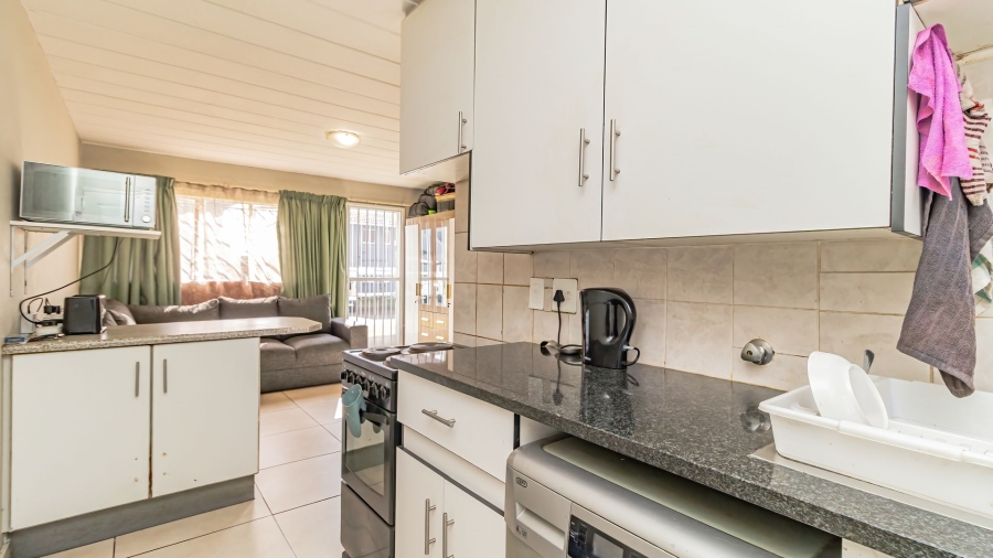 2 Bedroom Property for Sale in Glen Marais Gauteng