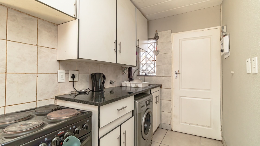 2 Bedroom Property for Sale in Glen Marais Gauteng