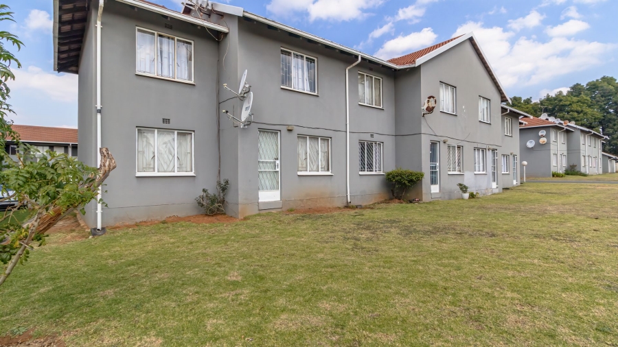 2 Bedroom Property for Sale in Glen Marais Gauteng