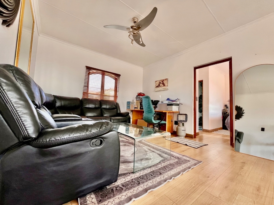 To Let 3 Bedroom Property for Rent in Erand Gardens Gauteng