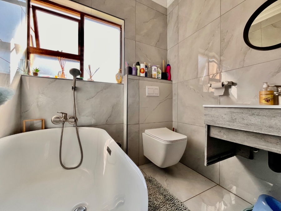 To Let 3 Bedroom Property for Rent in Erand Gardens Gauteng