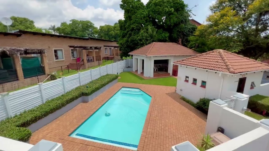 2 Bedroom Property for Sale in Groenkloof Gauteng