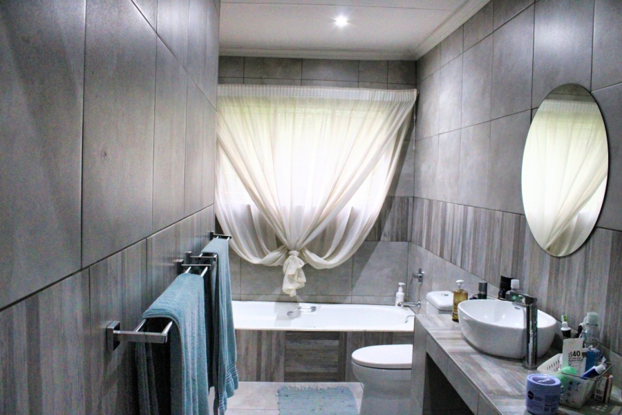 3 Bedroom Property for Sale in Garsfontein Gauteng