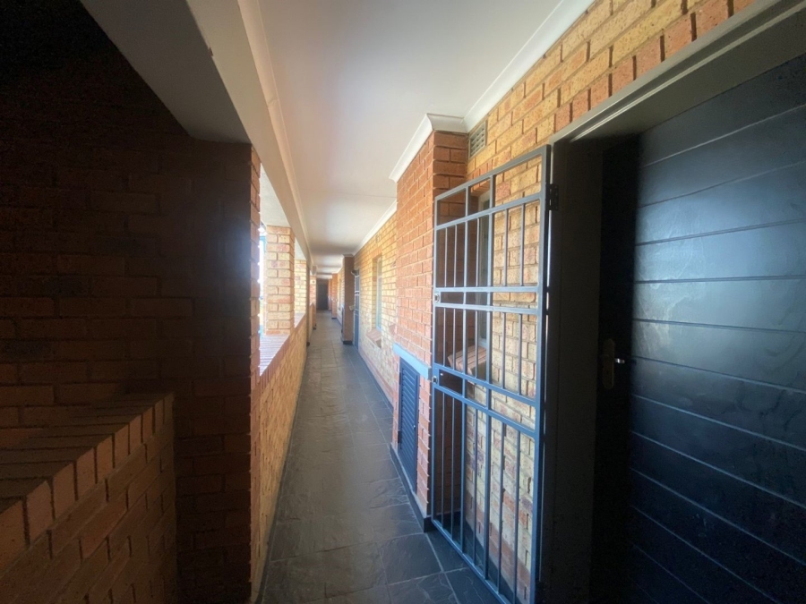 2 Bedroom Property for Sale in Heuweloord Gauteng