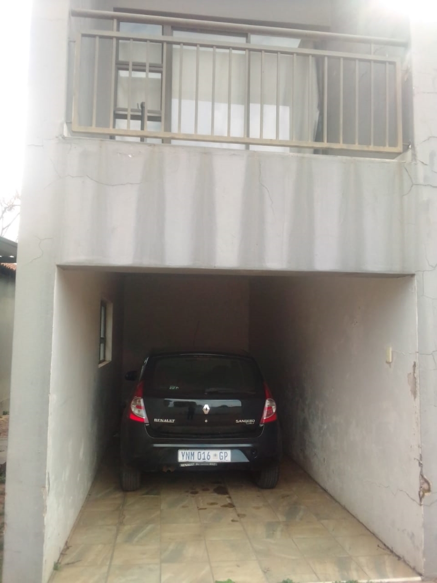 2 Bedroom Property for Sale in Pretoria North Gauteng