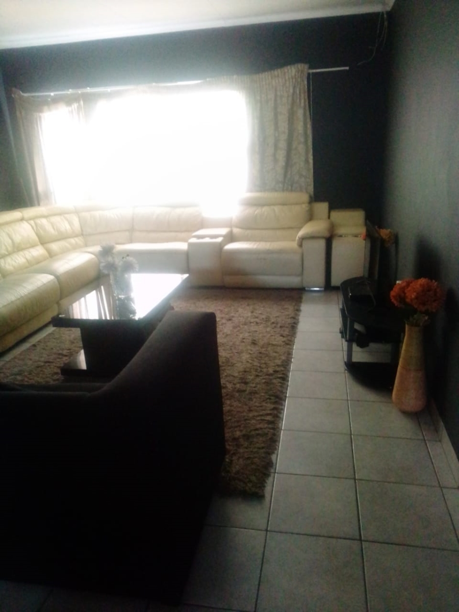 2 Bedroom Property for Sale in Pretoria North Gauteng