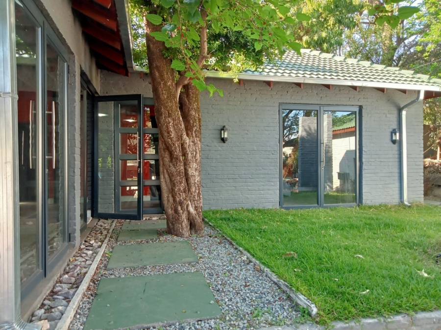 To Let 4 Bedroom Property for Rent in Kew Gauteng