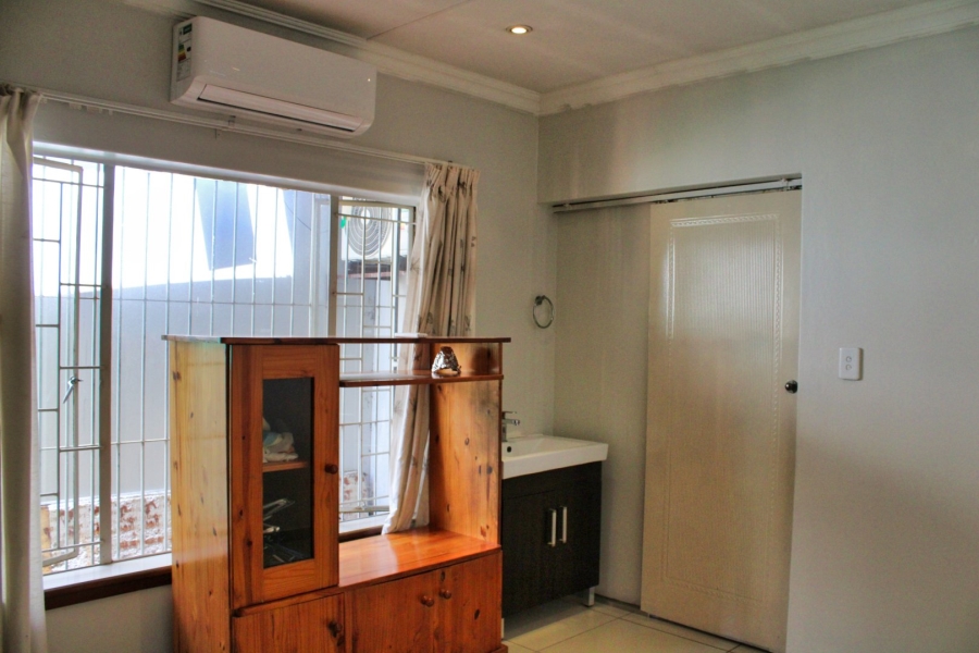 3 Bedroom Property for Sale in Faerie Glen Gauteng