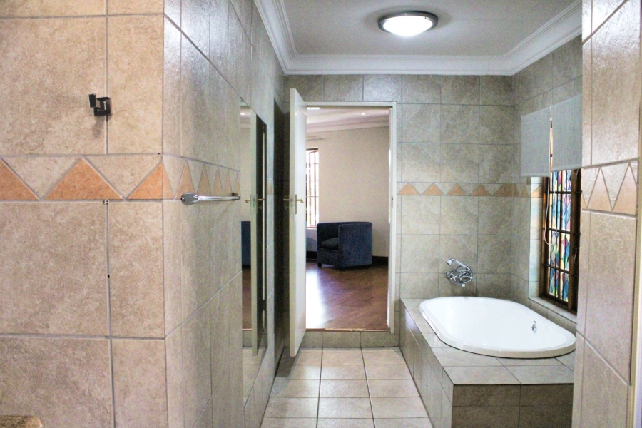 3 Bedroom Property for Sale in Faerie Glen Gauteng