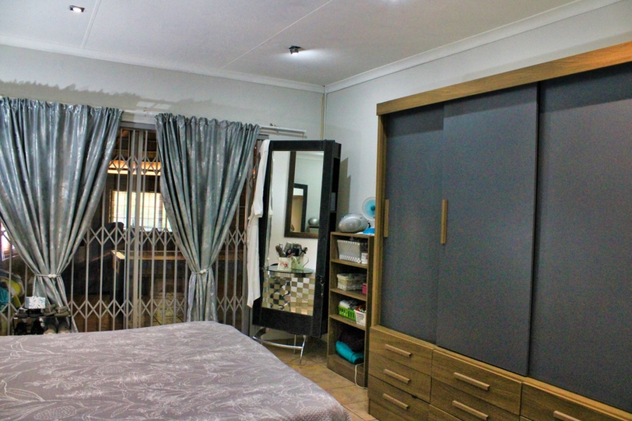 3 Bedroom Property for Sale in Faerie Glen Gauteng