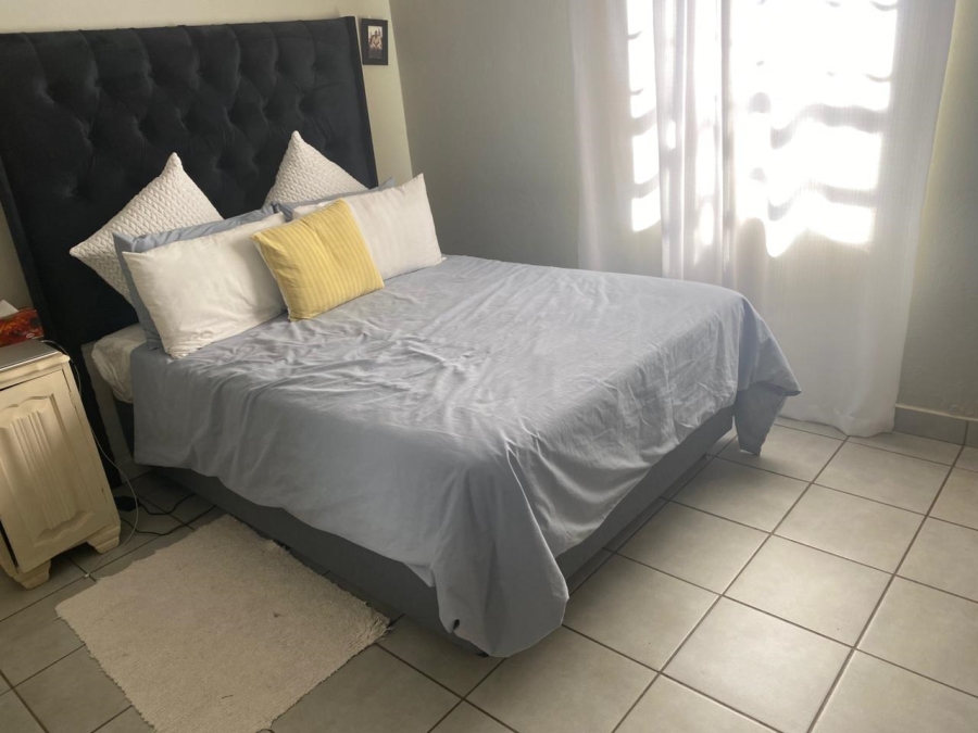 2 Bedroom Property for Sale in Heuweloord Gauteng