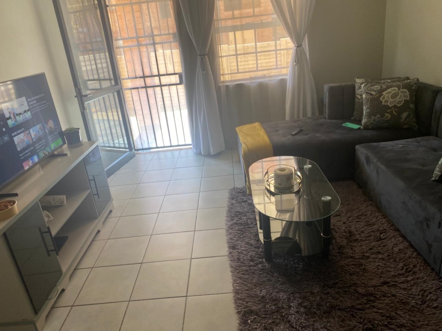 2 Bedroom Property for Sale in Heuweloord Gauteng