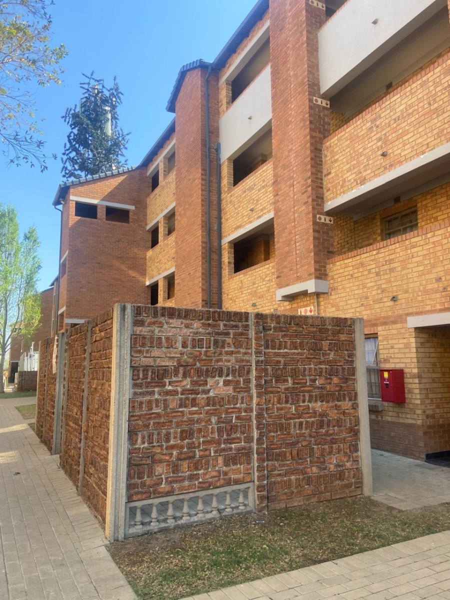 2 Bedroom Property for Sale in Heuweloord Gauteng