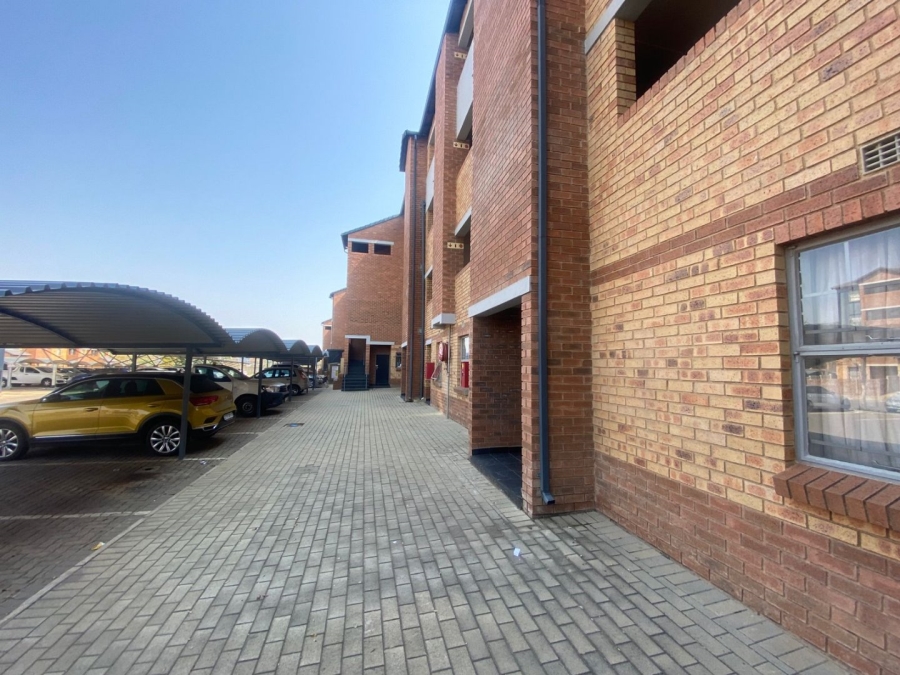 2 Bedroom Property for Sale in Heuweloord Gauteng