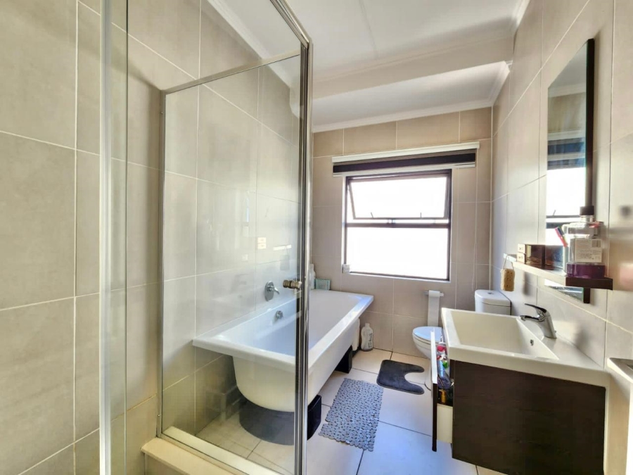 1 Bedroom Property for Sale in Fourways Gauteng