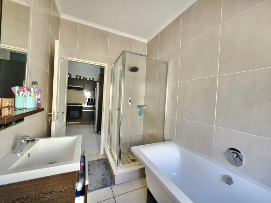 1 Bedroom Property for Sale in Fourways Gauteng