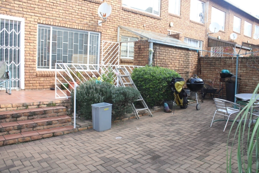 3 Bedroom Property for Sale in Glenvista Gauteng