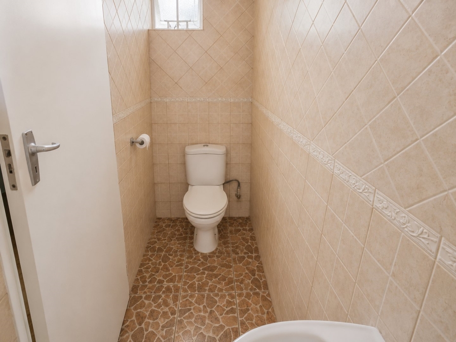 5 Bedroom Property for Sale in Eden Glen Gauteng