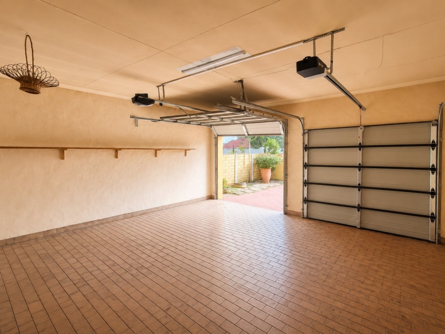 5 Bedroom Property for Sale in Eden Glen Gauteng