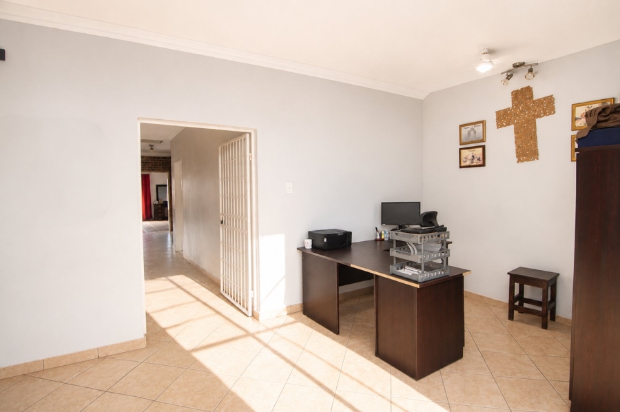 Commercial Property for Sale in Zandfontein AH Gauteng
