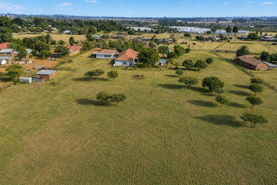 Commercial Property for Sale in Zandfontein AH Gauteng